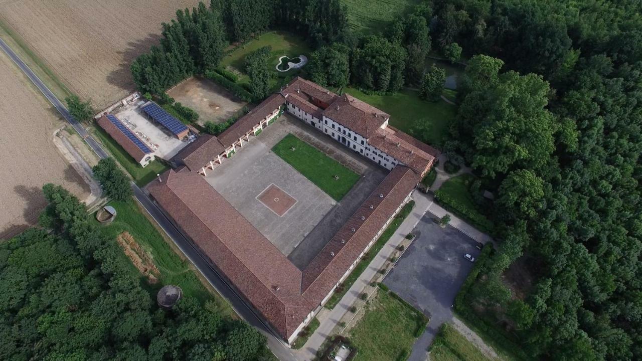 Stagno Lombardo Agriturismo Cascina Farisengo المظهر الخارجي الصورة